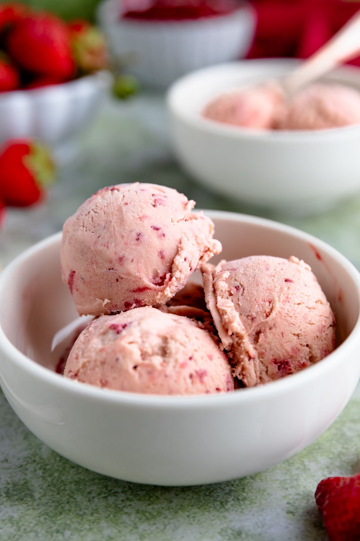 Creamy Homemade Roasted Strawberry Ice Cream: Custard or No-Churn?